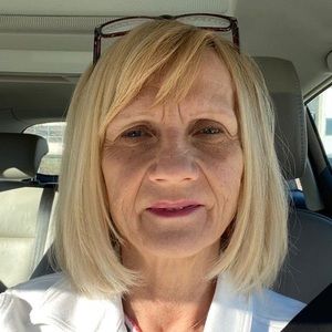 Meet your Posher, Debbie